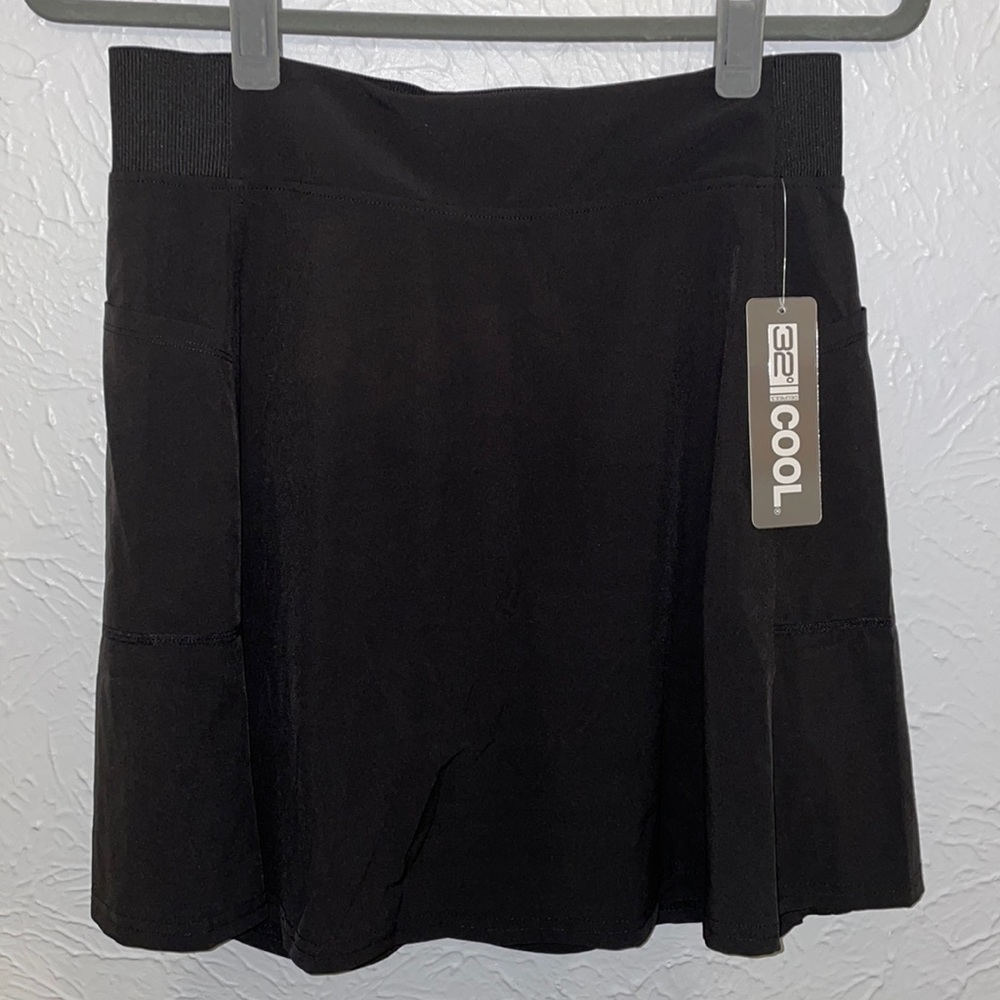 NWT 312: 32 Degrees Cool Black Skort with Side Pockets Small
